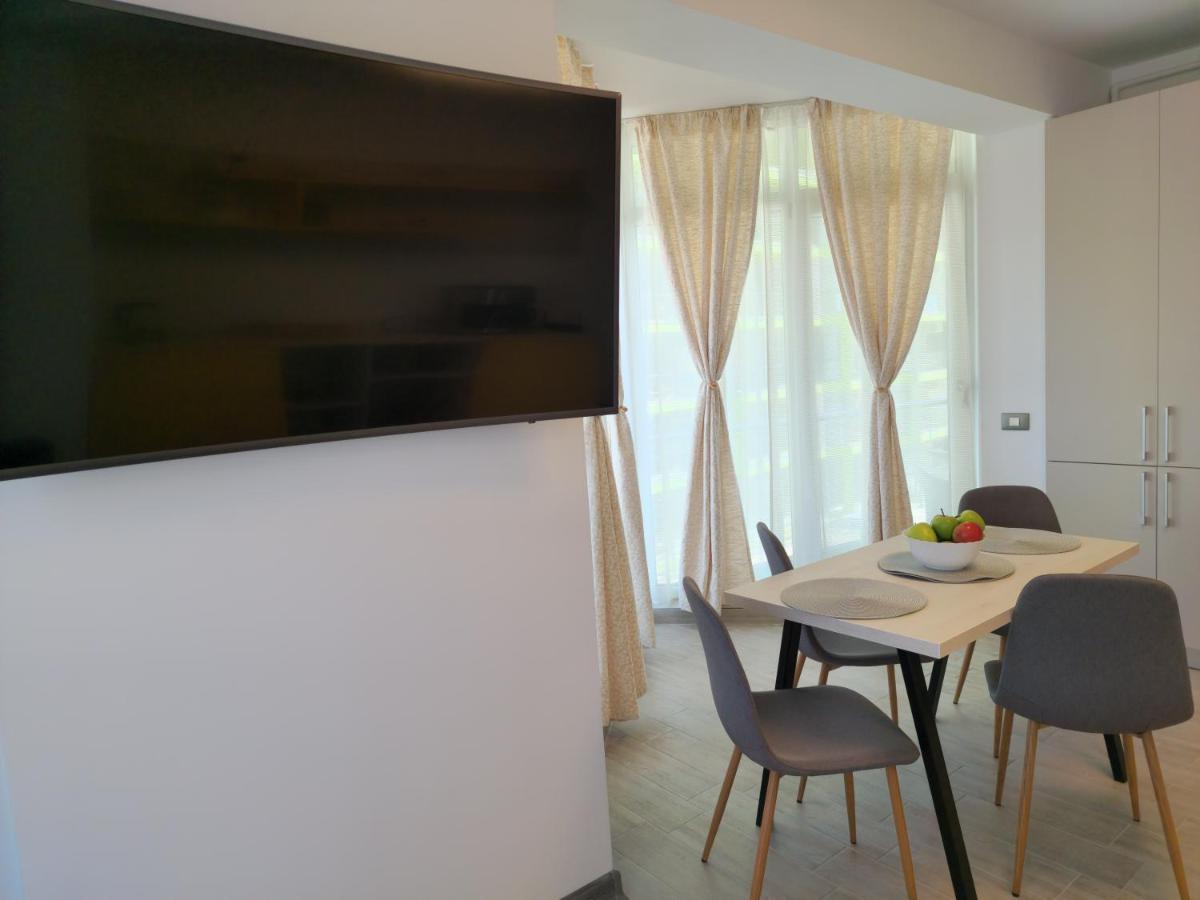 Cristalex Aparthotel & Spa Mamaia Nord นาโวดาริ ภายนอก รูปภาพ