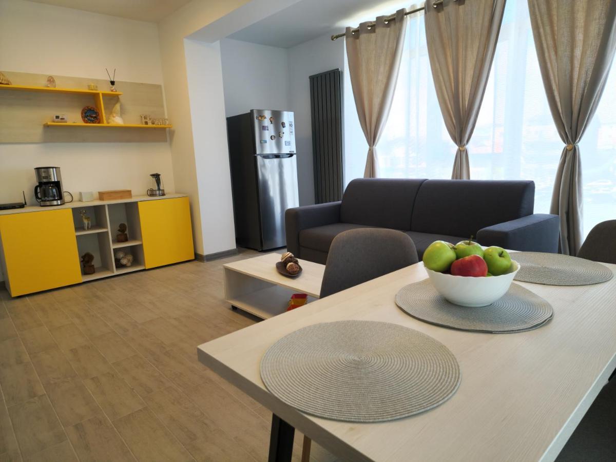 Cristalex Aparthotel & Spa Mamaia Nord นาโวดาริ ภายนอก รูปภาพ