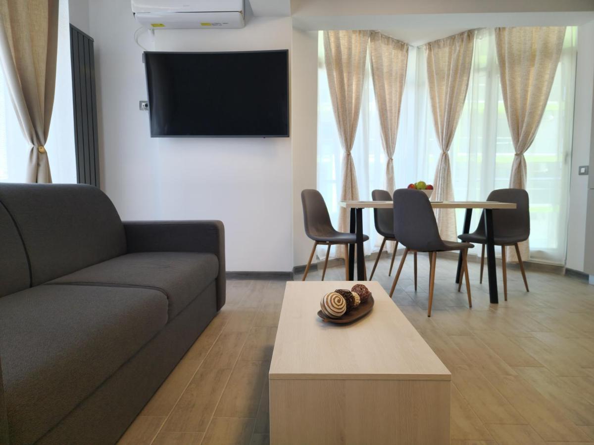 Cristalex Aparthotel & Spa Mamaia Nord นาโวดาริ ภายนอก รูปภาพ