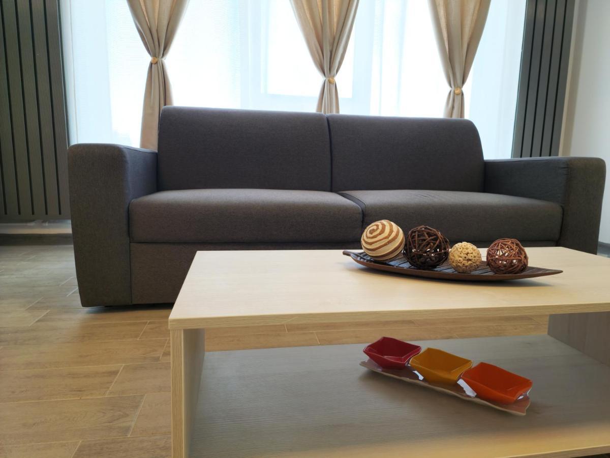 Cristalex Aparthotel & Spa Mamaia Nord นาโวดาริ ภายนอก รูปภาพ