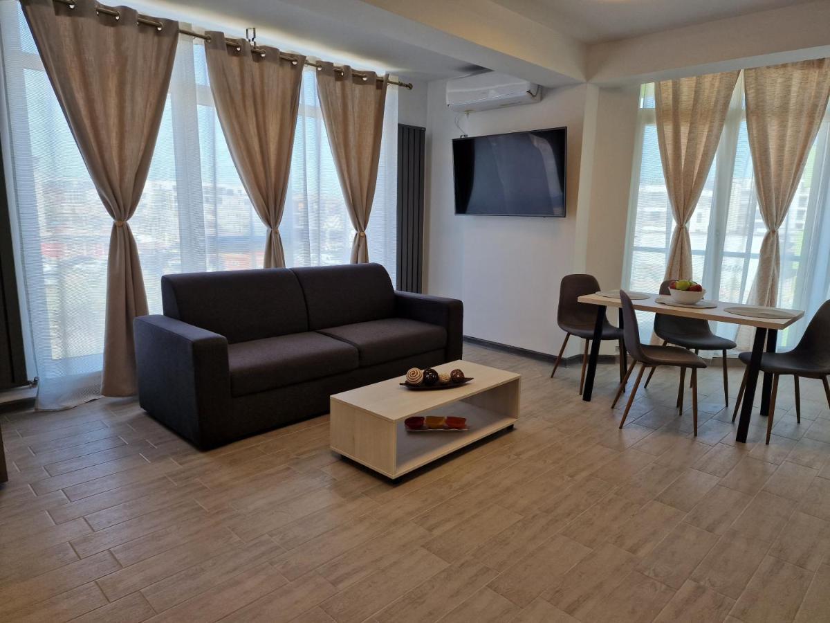 Cristalex Aparthotel & Spa Mamaia Nord นาโวดาริ ภายนอก รูปภาพ