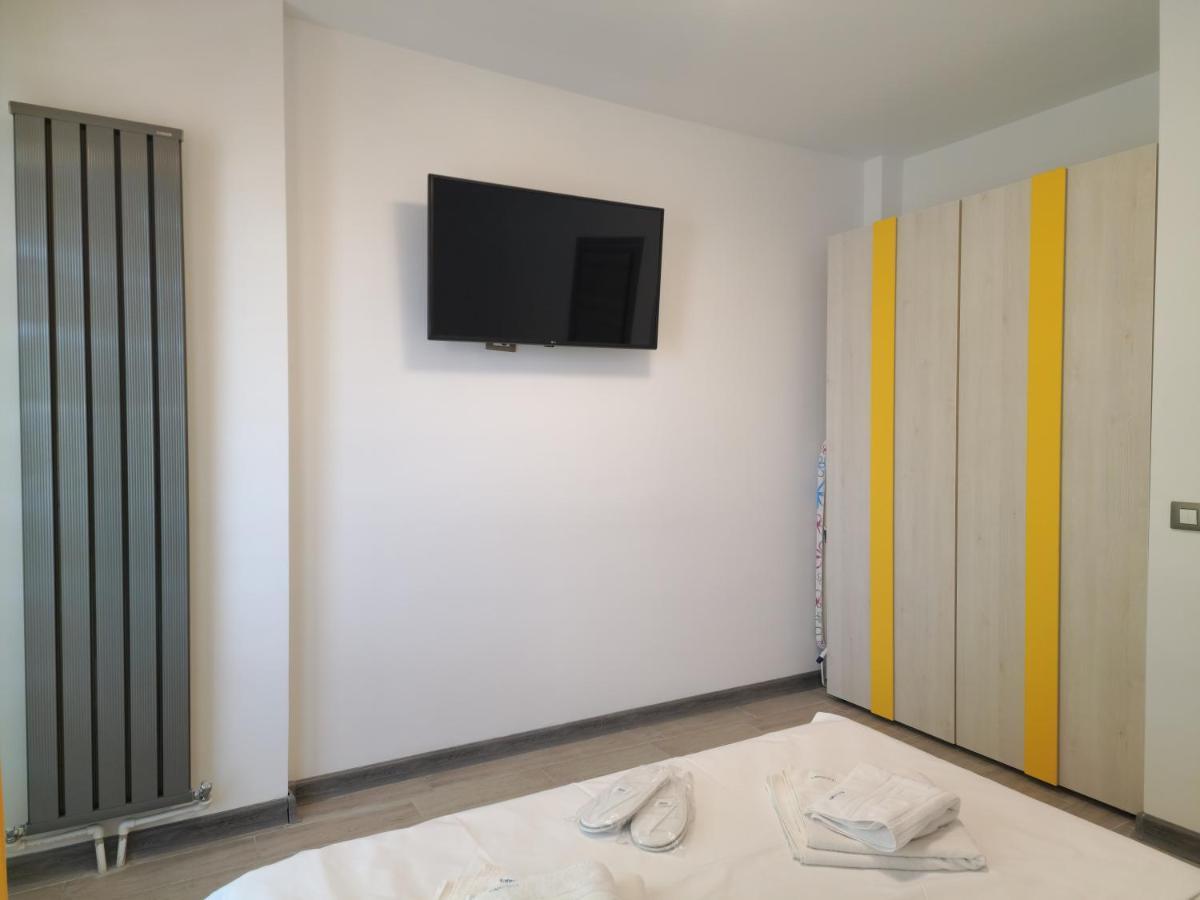 Cristalex Aparthotel & Spa Mamaia Nord นาโวดาริ ภายนอก รูปภาพ