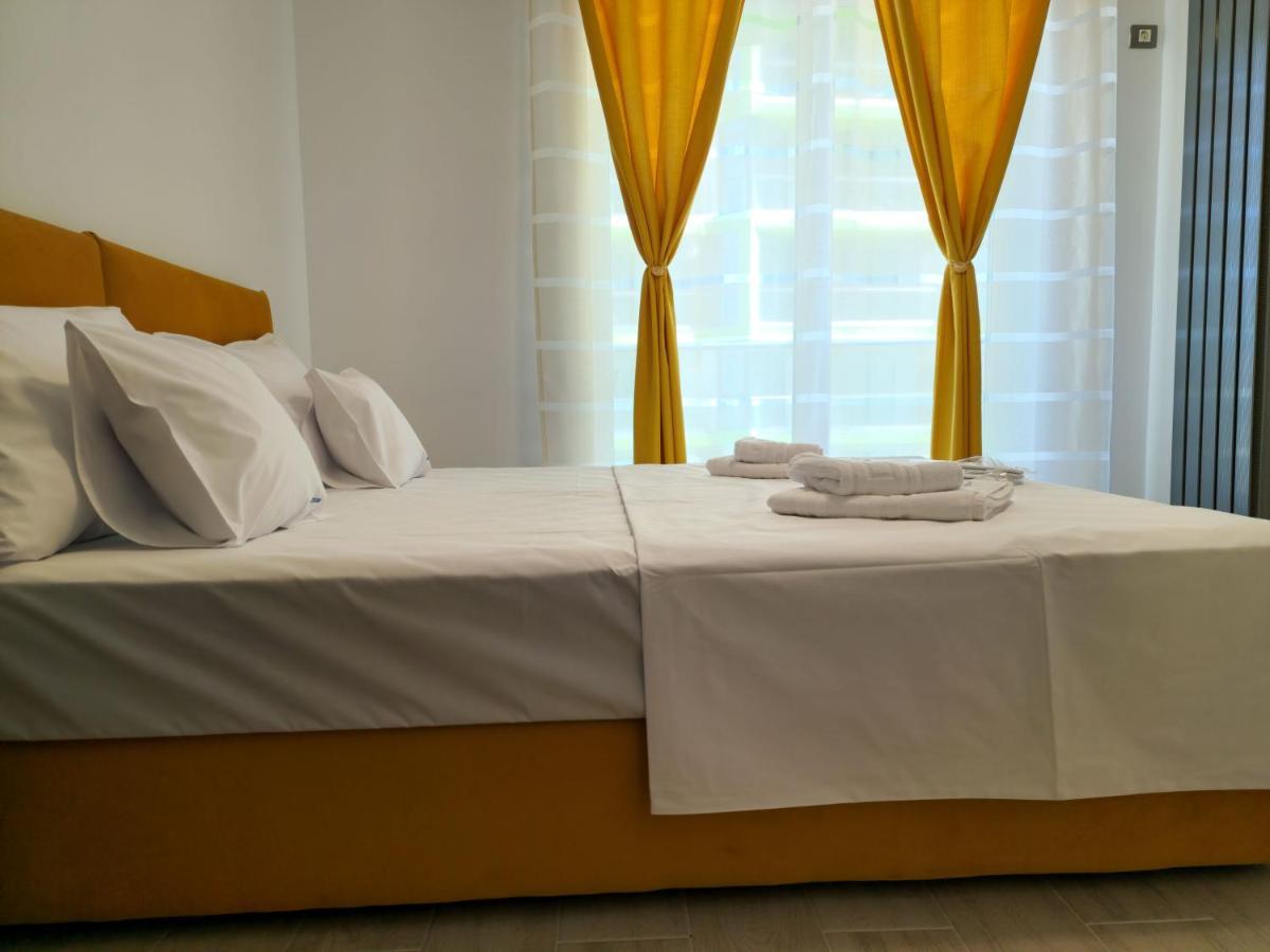 Cristalex Aparthotel & Spa Mamaia Nord นาโวดาริ ภายนอก รูปภาพ