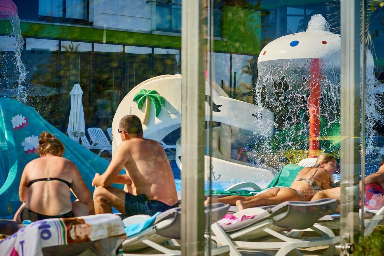 Cristalex Aparthotel & Spa Mamaia Nord นาโวดาริ ภายนอก รูปภาพ