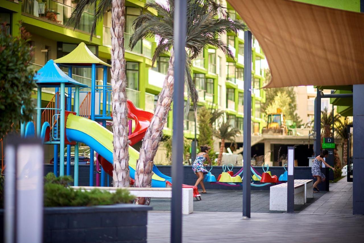 Cristalex Aparthotel & Spa Mamaia Nord นาโวดาริ ภายนอก รูปภาพ