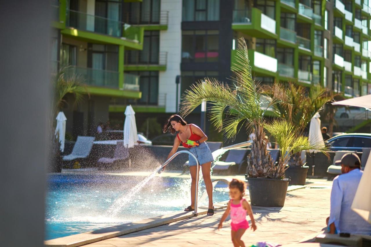 Cristalex Aparthotel & Spa Mamaia Nord นาโวดาริ ภายนอก รูปภาพ
