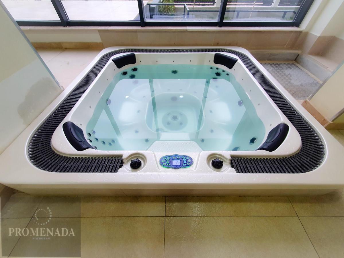 Cristalex Aparthotel & Spa Mamaia Nord นาโวดาริ ภายนอก รูปภาพ